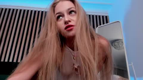 Snapshot of mia_meows chatting on February 24, 2025, 6:47 pm Mia here Appreciate your support online show from February 24, 2025, 6:47 pm