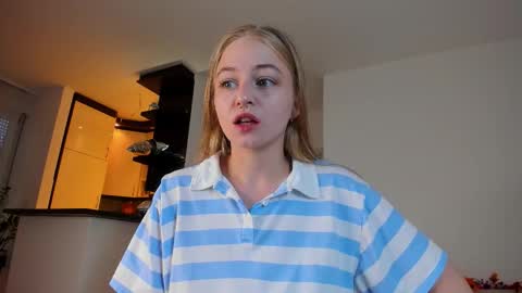 Snapshot of mia_meows chatting on September 13, 2025, 10:26 am Mia here Appreciate your support online show from September 13, 2025, 10:26 am