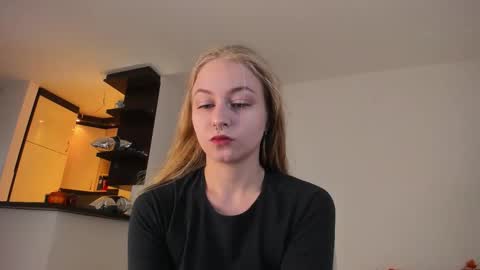 Snapshot of mia_meows chatting on September 21, 2025, 10:50 am Mia here Appreciate your support online show from September 21, 2025, 10:50 am