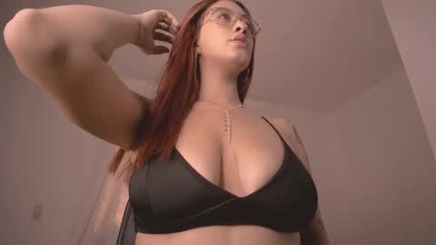 mia independent model online show from January 7, 2026, 2:30 pm