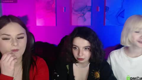 mia_mooon_ online show from April 23, 2026, 12:29 pm