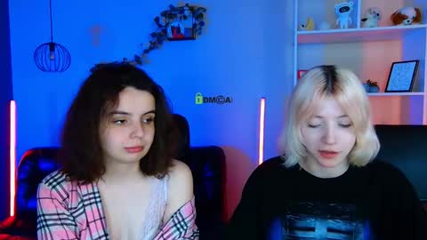 mia_mooon_ online show from May 28, 2026, 8:22 am