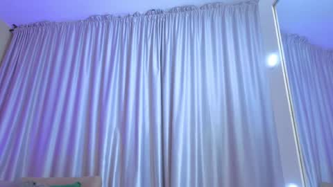 Mia online show from April 13, 2026, 12:32 pm