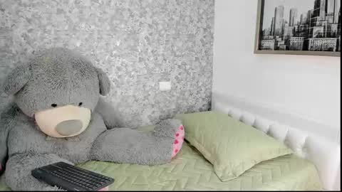 Mia online show from May 27, 2026, 2:41 am