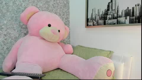 Mia online show from May 29, 2026, 2:31 am