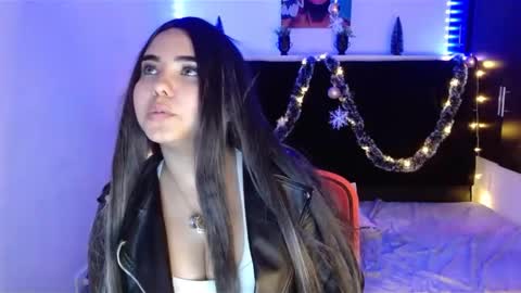 Mia  online show from December 27, 2024, 3:59 pm