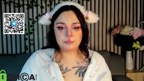 Mia online show from October 31, 2025, 2:23 am