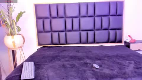 mia online show from January 15, 2026, 4:28 am