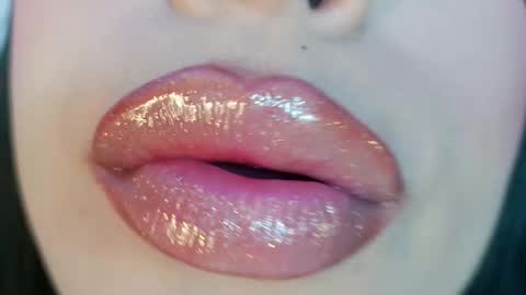 Mia online show from March 7, 2026, 10:07 pm