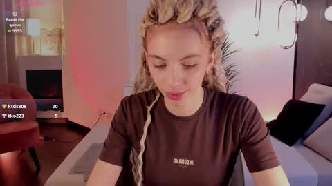 Snapshot of mia_silk chatting on October 23, 2025, 7:07 am Mia online show from October 23, 2025, 7:07 am