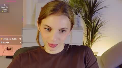 Snapshot of mia_silk chatting on November 19, 2025, 6:24 am Mia online show from November 19, 2025, 6:24 am