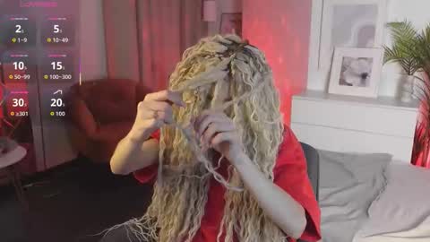 Mia online show from December 23, 2025, 6:33 am