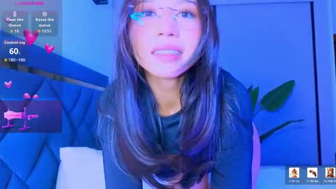 Mia online show from May 15, 2026, 9:33 pm