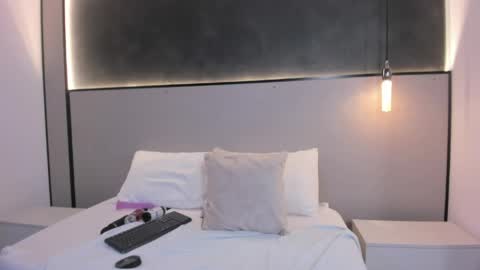 Snapshot of mia_slora chatting on April 7, 2026, 12:16 pm M I A online show from April 7, 2026, 12:16 pm