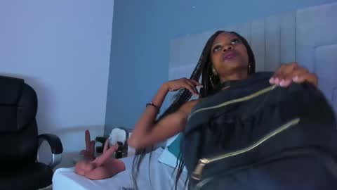 mia_smith_x online show from October 18, 2025, 7:36 pm