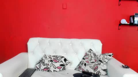 Snapshot of mia_sophiia chatting on March 4, 2025, 7:08 am Mia sophiia online show from March 4, 2025, 7:08 am