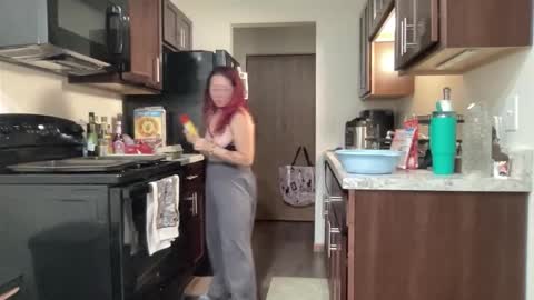 Mia online show from November 11, 2025, 7:03 pm