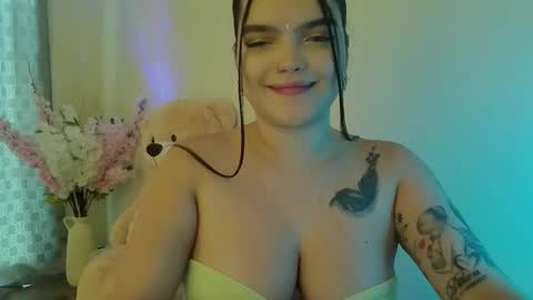 mia_thopsom online show from February 22, 2026, 1:09 pm