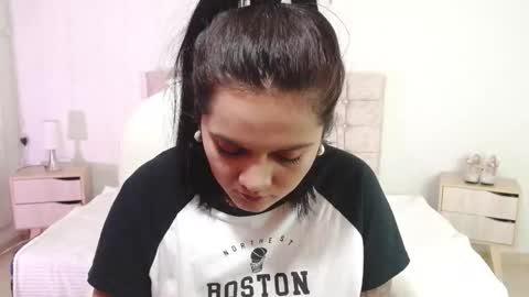 Mia  online show from October 15, 2025, 4:01 am