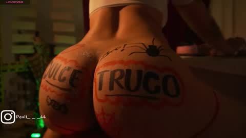 Mia online show from October 31, 2025, 3:07 am