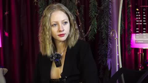 Snapshot of mia_vebes chatting on March 1, 2025, 11:26 pm Mia online show from March 1, 2025, 11:26 pm