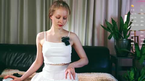 Snapshot of mia_vebes chatting on September 19, 2025, 2:51 pm Mia online show from September 19, 2025, 2:51 pm