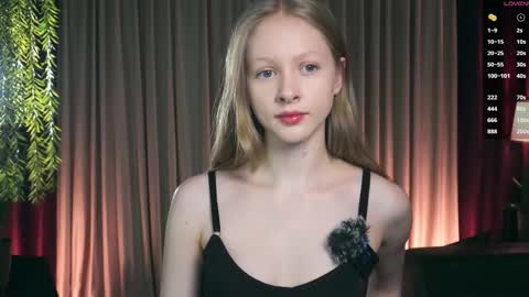 Mia online show from December 18, 2025, 4:02 pm