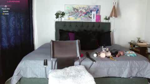 MIA  online show from October 5, 2025, 2:15 pm