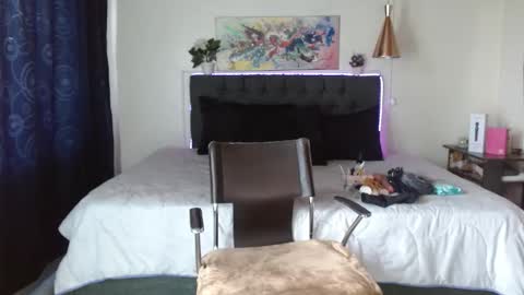 MIA  online show from October 12, 2025, 2:05 pm