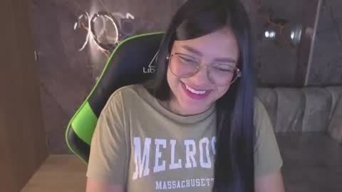 mia_velvet_cn online show from June 19, 2026, 1:37 pm