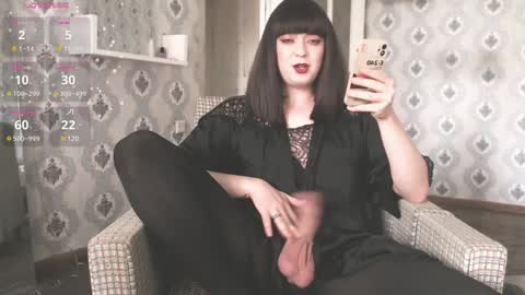 mia_wallase online show from January 7, 2025, 3:33 pm