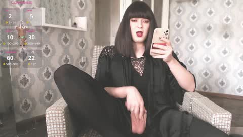 mia_wallase online show from January 9, 2025, 10:41 am