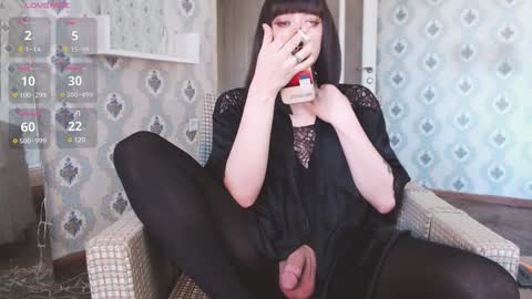 mia_wallase online show from February 5, 2025, 8:32 am