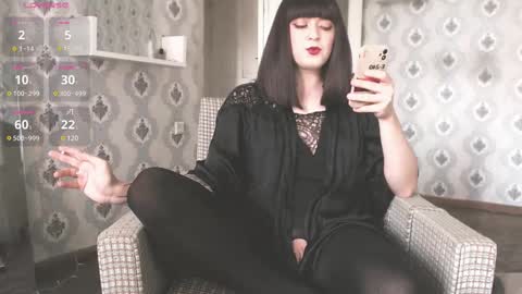 mia_wallase online show from March 3, 2025, 7:10 am