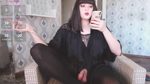 mia_wallase online show from December 5, 2025, 8:12 am