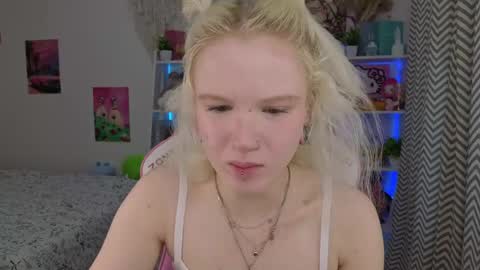 Mia online show from May 12, 2026, 3:14 am