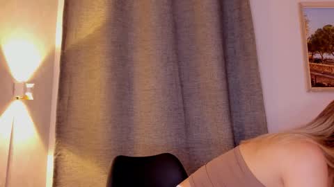 Snapshot of mia_white11 chatting on October 2, 2025, 1:29 pm Mia White online show from October 2, 2025, 1:29 pm