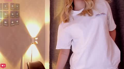 Snapshot of mia_white11 chatting on November 1, 2025, 12:51 pm Mia White online show from November 1, 2025, 12:51 pm