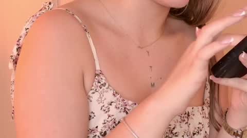 Mia White  online show from May 22, 2026, 1:28 pm