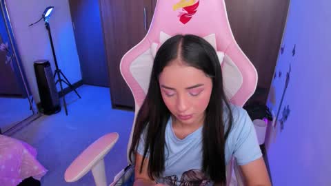 mia  nicolle online show from December 23, 2025, 12:08 am