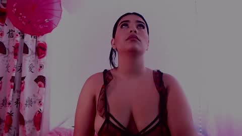 Mia online show from December 2, 2024, 2:19 pm