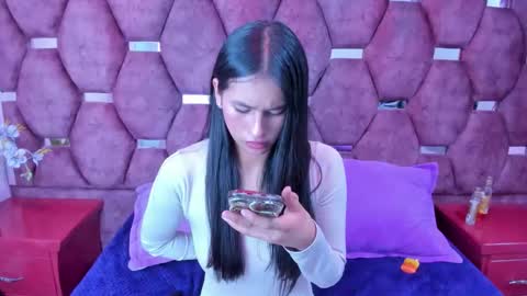 miaa_davis_ online show from December 18, 2025, 2:39 am