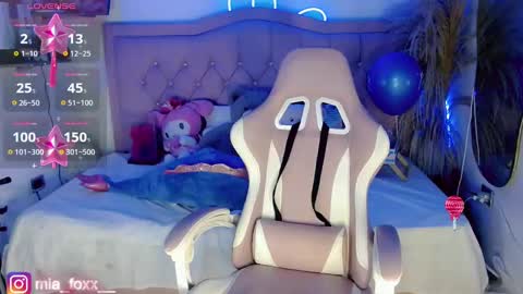 Mia online show from October 31, 2025, 10:33 pm