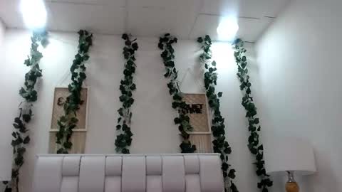 Mia online show from May 23, 2026, 11:25 am
