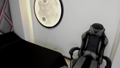 Mia online show from October 2, 2025, 11:39 am