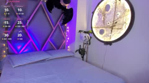 Mia online show from October 14, 2025, 11:55 am