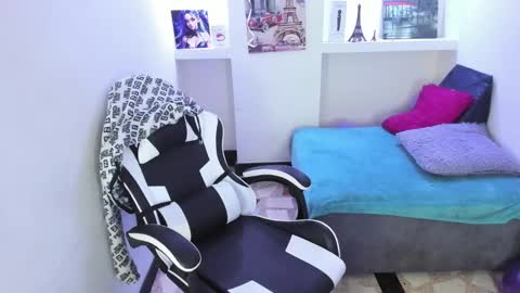 Snapshot of miaa_scott chatting on October 4, 2025, 12:25 pm online show from October 4, 2025, 12:25 pm