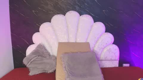 Mia online show from March 27, 2026, 12:05 pm