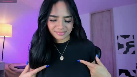 Mia online show from October 6, 2025, 8:17 pm