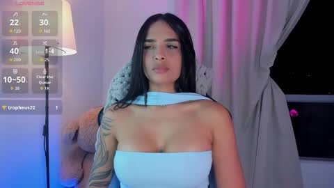 Mia online show from November 6, 2025, 3:07 am